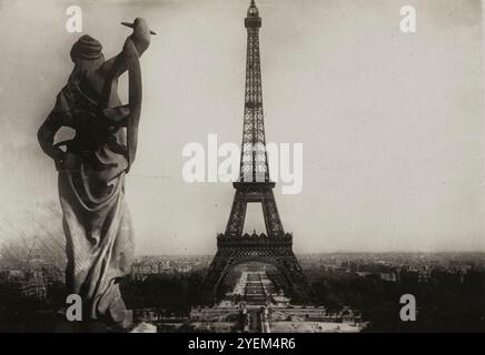 Vintage-Foto von Paris. Urlaubsreise nach Paris, Eiffelturm. Frankreich Juni 1931 Stockfoto