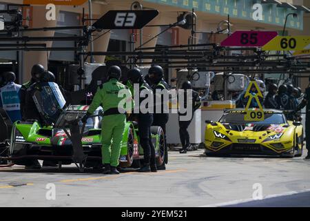 Sakhir, Bahrain. 31. Oktober 2024. Lamborghini Iron Lynx No.63 Hypercar – Lamborghini SC63, Mirko Bortolotti (ITA), Edoardo Mortara (ITA), Daniil Kvyat während P1. Ahmad Al Shehab/Alamy Live News. Stockfoto