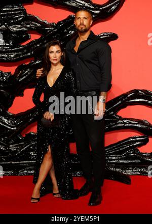 London, Großbritannien. Oktober 2024. Cally Jane Beech und DJ OÕNeal bei der britischen Premiere von „Venom: The Last Dance“ im BFI IMAX, Waterloo, London (Foto: Mario Mitsis/SOPA Images/SIPA USA) Credit: SIPA USA/Alamy Live News Stockfoto