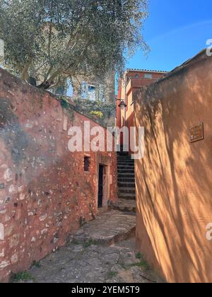 Altstadt von Roussillon Stockfoto