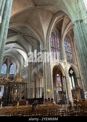 SENS Cathedral Burgundy Interieur Stockfoto