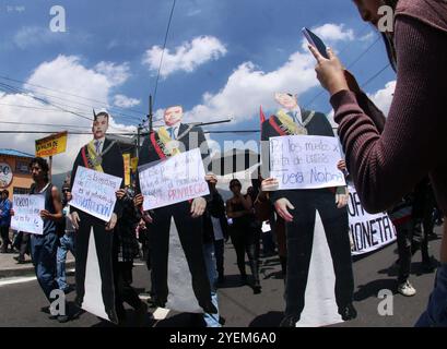 MARCHA MOVIMIENTOS SOCIALES Quito, vienes 31 de octubre del 2024 März der sozialen Bewegungen und Universitätsstudenten in Opposition gegen die Regierung, um gegen die Wirtschaftspolitik und Stromausfälle im Land zu protestieren, Downtown Quito Fotos API Rolando Enriquez Quito Pichincha Ecuador POL MARCHA MOVIMIENTOS SOCIALES 327147ec768107b191c52c14a7ddb2e0 Copyright: XROLANEQUEZEZEK Stockfoto