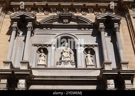 Detail der Fassade der Pfarrkirche des Tabernakels - Iglesia Parroquial del Sagrario - von Granada, Andalusien, Spanien Stockfoto