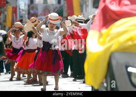 CUENCA STUDENTENPARADE FIESTAS Cuenca, Ecuador 31. Oktober 2024 heute Morgen zollten Studenten aus verschiedenen Bildungseinrichtungen der Stadt Cuenca zu Ehren ihrer 204-jährigen Unabhängigkeit Tribut. Bolivar Straße wurde von Tausenden von Bürgern gefüllt, um die Studentenparade zu beobachten, wo 2300 Studenten Tänze und Choreografien vorführten Foto Boris Romoleroux API ACE CUENCA STUDENTENPARADE FESTLICHKEITEN 112eee0220049cfd5b05fbaaa5eb32d4f Copyright: XBORISxROMOLEROUXx Stockfoto