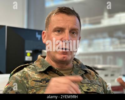 Vilnius, Litauen. Oktober 2024. Christoph Huber, Brigadegeneral, zum Einsatzstab der Litauischen Brigade (45 Panzerbrigade) in Vilnius. Er ist der benannte Brigadekommandant. Quelle: Carsten Hoffmann/dpa/Alamy Live News Stockfoto