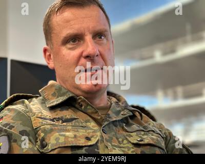 Vilnius, Litauen. Oktober 2024. Christoph Huber, Brigadegeneral, zum Einsatzstab der Litauischen Brigade (45 Panzerbrigade) in Vilnius. Er ist der benannte Brigadekommandant. Quelle: Carsten Hoffmann/dpa/Alamy Live News Stockfoto