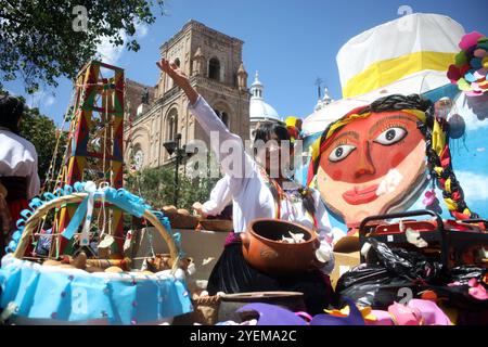 CUENCA STUDENTENPARADE FIESTAS Cuenca, Ecuador 31. Oktober 2024 heute Morgen zollten Studenten aus verschiedenen Bildungseinrichtungen der Stadt Cuenca zu Ehren ihrer 204-jährigen Unabhängigkeit Tribut. Bolivar Straße wurde von Tausenden von Bürgern gefüllt, um die Studentenparade zu beobachten, wo 2300 Studenten Tänze und Choreografien vorführten Foto Boris Romoleroux API ACE CUENCA STUDENTENPARADE FESTLICHKEITEN cb0a7682a85c9ce70fb5daa578c2faec Copyright: XBORISxROMOLEROUXx Stockfoto