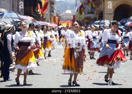 CUENCA STUDENTENPARADE FIESTAS Cuenca, Ecuador 31. Oktober 2024 heute Morgen zollten Studenten aus verschiedenen Bildungseinrichtungen der Stadt Cuenca zu Ehren ihrer 204-jährigen Unabhängigkeit Tribut. Bolivar Straße wurde von Tausenden von Bürgern gefüllt, um die Studentenparade zu beobachten, wo 2300 Studenten Tänze und Choreografien vorführten Foto Boris Romoleroux API ACE CUENCA STUDENTENPARADE FESTLICHKEITEN c7665f2d913cb8e72507f1daae4770b0 Copyright: XBORISxROMOLEROUXx Stockfoto