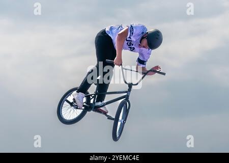 Justin Dowell (USA) tritt im Cycling BMX Freestyle Men's Park Final an Stockfoto