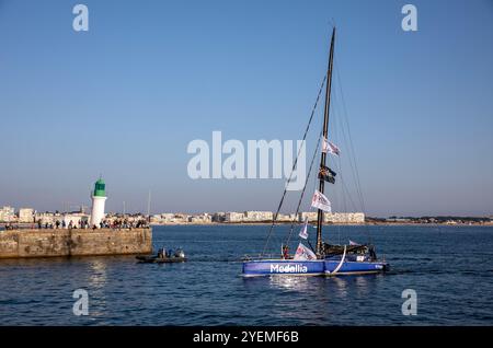 LES SABLES D'OLONNE, FRANKREICH - 31. OKTOBER 2024: PIP Hare Boat (Medallia) zur Vorbereitung der Vendee Globe 2024. Stockfoto