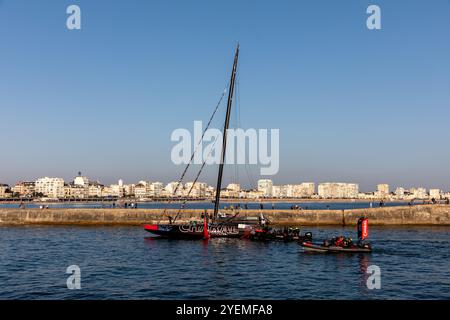 LES SABLES D'OLONNE, FRANKREICH - 31. OKTOBER 2024: Jérémie Beyou Boot (Charal) in Vorbereitung auf die Vendee Globe 2024. Stockfoto