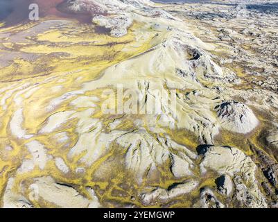 Moosbedeckter Laki-Krater oder Lakagígar, Reihe von Kratern, aus der Vogelperspektive, das Innere des Hochlands Islands, Suðurland, Island Stockfoto