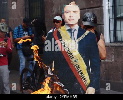 MARCHA MOVIMIENTOS SOCIALES Quito, vienes 31 de octubre del 2024 März der sozialen Bewegungen und Universitätsstudenten in Opposition gegen die Regierung, um gegen die Wirtschaftspolitik und Stromausfälle im Land zu protestieren, Downtown Quito Fotos API Rolando Enriquez Quito Pichincha Ecuador POL MARCHA MOVIMIENTOS SOCIALES 5333356333332e666936a001051bc536de593 Copyright: XRIQUENRIQUENRIQUE Stockfoto