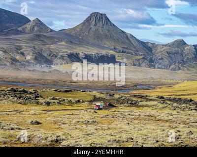 Skafta River und Uxatindar Gebirge, Wohnmobil auf der Straße F206, Laki Touristenstraße, Island Stockfoto