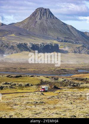 Skafta River und Uxatindar Gebirge, Wohnmobil auf der Straße F206, Laki Touristenstraße, Island Stockfoto