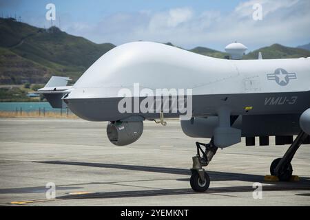 Kaneohe Bay, Vereinigte Staaten von Amerika. 20. Juni 2024. Eine MQ-9A MUX/MÄNNLICHE Drohne des U.S. Marine Corps, die der Marine Unmanned Aerial Vehicle Squadron 3 zugewiesen wurde, fährt am 20. Juni 2024 in Kaneohe Bay auf die Fluglinie der Marine2 Corps Air Station Kaneohe Bay. Quelle: CPL. Joseph Abreu/US Marine Corps Photo/Alamy Live News Stockfoto