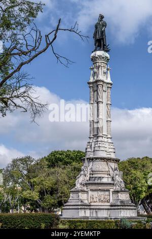 Bronzeskulptur von Afonso de Albuquerque im Garten vor dem Belém Palace Portugal. Lissabon, Hauptstadt Portugals, Europa. Stockfoto