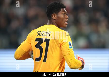 Turin, Italien. 30. Oktober 2024. Zion Suzuki von Parma Calcio während des Spiels der Serie A im Allianz-Stadion in Turin. Der Bildnachweis sollte lauten: Jonathan Moscrop/Sportimage Credit: Sportimage Ltd/Alamy Live News Stockfoto