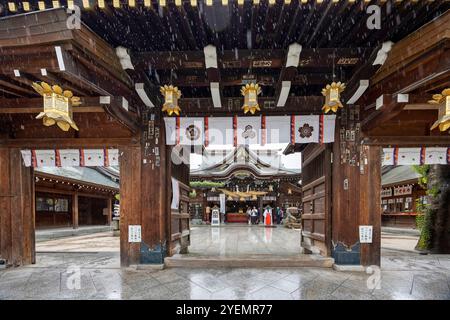 Der Kushida-Schrein an einem nassen stürmischen Tag in Fukuoka, Japan am 2. Oktober 2024 Stockfoto