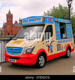 Mrs. Whippy Eiswagen, Cardiff Bay, South Wales, UK. 2024 Stockfoto