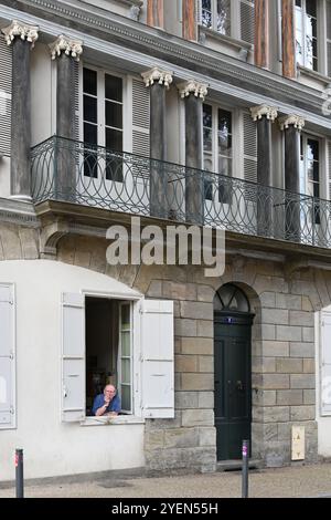 Historisches Haus, neoklassisches Haus der Karyatiden (1840–1847) von Louis Cassia, Foix Ariège Frankreich Stockfoto