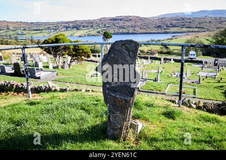 Stone überquert Pilgerstationen in St Columbas Abbey Site Gartan rath, County donegal, republik irland Stockfoto