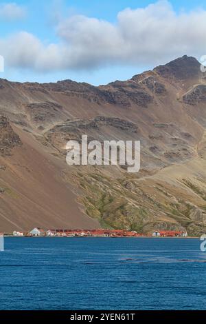 Blick auf die verlassene Walfangstation in Leith Harbor in Südgeorgien im südlichen Ozean. MEHR INFOS Leith Harbor war der Standort einer von sieben Hauptstädten Stockfoto