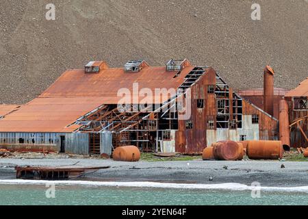 Blick auf die verlassene Walfangstation in Stromness Bay in Südgeorgien im südlichen Ozean. Stockfoto