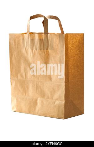 Recycelbare braune Papiertüte mit Griffen auf weißem Hintergrund Stockfoto
