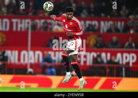 Manchester, Großbritannien. 30. Oktober 2024. Old Trafford MANCHESTER, ENGLAND – OKTOBER 30: Marcus Rashford von Manchester United führt den Ball während des Spiels der vierten Runde des Carabao Cup zwischen Manchester United und Leicester City am 30. Oktober 2024 in Manchester, England. (Foto von will Palmer/SPP) (SPP/SPP) Credit: SPP Sport Press Photo. /Alamy Live News Stockfoto