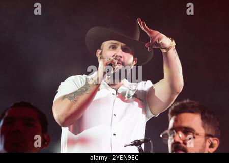 Die mexikanische Sängerin Carin Leon während des Auftritts im Wizink Center am 31. Oktober 2024 in Madrid. Stockfoto