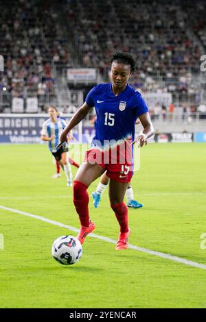 Louisville, Kentucky, USA. 30. Oktober 2024. US-amerikanischer Stürmer Jaedyn Shaw (15) während eines internationalen Freundschaftsspiels zwischen der USWNT und Argentinien im Lynn Family Stadium in Louisville, Kentucky. Quelle: Kindell Buchanan/Alamy Live News Stockfoto