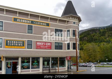 Skagway, Alaska, USA - 23. September 2024: Außenansicht des Ladengeschäfts in der Stadt Skagway, Alaska. Stockfoto