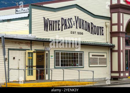 Skagway, Alaska, USA - 23. September 2024: Außengebäude des White Pass und der Yukon Route in Skagway, Alaska. Stockfoto