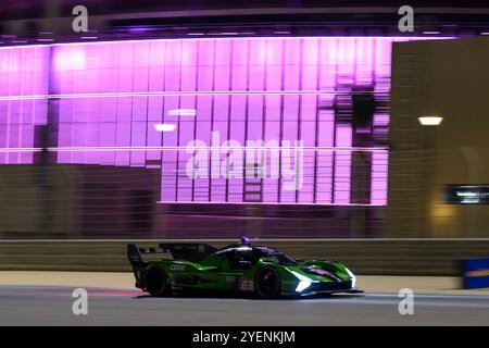 Sakhir, Bahrain. 31. Oktober 2024. Lamborghini Iron Lynx No.63 Hypercar – Lamborghini SC63, Mirko Bortolotti (ITA), Edoardo Mortara (ITA), Daniil Kvyat während P2. Ahmad Al Shehab/Alamy Live News. Stockfoto