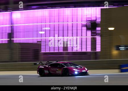 Sakhir, Bahrain. 31. Oktober 2024. Iron Dames No.85 - Lamborghini Huracan LMGT3 evo2, Sarah Bovy (BEL), Rahel Frey (che), Michelle Gatting (DNK) während P2. Ahmad Al Shehab/Alamy Live News. Stockfoto