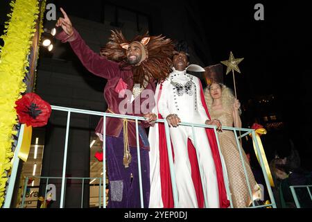 Ny. 31. Oktober 2024. André de Shields für New Yorks Village Halloween Parade, West Village Manhattan, New York, NY, 31. Oktober 2024. Quelle: Kristin Callahan/Everett Collection/Alamy Live News Stockfoto