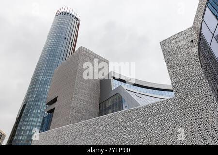 Jekaterinburg, Russland - 26. Oktober 2024: Skyline von Jekaterinburg-City, Iset Tower und Boris Jelzin Presidential Center, auch bekannt als die Jelts Stockfoto