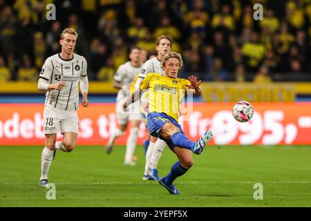 Brondby, Dänemark. 31. Oktober 2024. Daniel Wass (10) von Broendby IF im Oddset Pokalen-Cup-Spiel zwischen Broendby IF und dem FC Midtjylland im Brondby Stadion. Quelle: Gonzales Photo/Alamy Live News Stockfoto