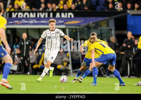 Brondby, Dänemark. 31. Oktober 2024. Victor Bak (55) vom FC Midtjylland, der während des Oddset Pokalen-Pokalspiels zwischen Broendby IF und dem FC Midtjylland im Brondby Stadion zu sehen war. Quelle: Gonzales Photo/Alamy Live News Stockfoto