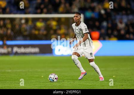 Brondby, Dänemark. 31. Oktober 2024. Ousmane Diao (4) vom FC Midtjylland wurde während des Oddset Pokalen-Pokalspiels zwischen Broendby IF und dem FC Midtjylland im Brondby Stadion gesehen. Quelle: Gonzales Photo/Alamy Live News Stockfoto