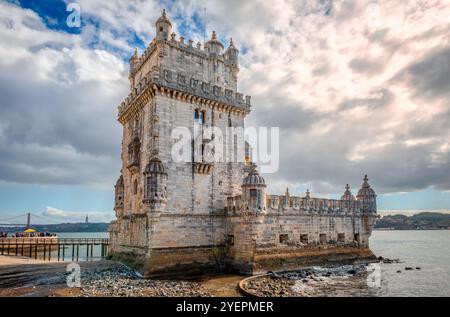 Der berühmte Turm von Belem am Ufer des Tejo in Lissabon, Portugal Stockfoto