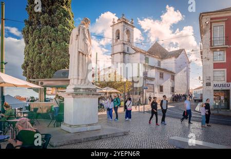 Das Skalpir des hl. Vincent von Saragossa am Miradouro das Portas do Sol im Bezirk Alfama, Linbon, Portugal. Stockfoto