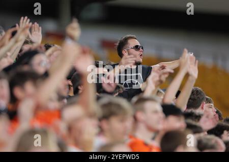 Brisbane, Australien. November 2024. Brisbane, Australien, 1. November 2024: Fans von Brisbane werden während des Isuzu Ute A League-Spiels zwischen Brisbane Roar und Sydney FC im Suncorp Stadium in Brisbane, Australien gesehen Matthew Starling (Promediapix/SPP) Credit: SPP Sport Press Photo. /Alamy Live News Stockfoto