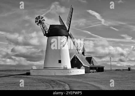In Großbritannien – Schwarzweißbild von Lytham Windmill Stockfoto