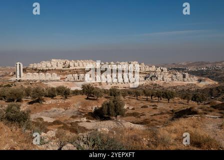 Panoramablick auf das moderne Wohnviertel Har Homa im Süden Jerusalems, Israel. Stockfoto