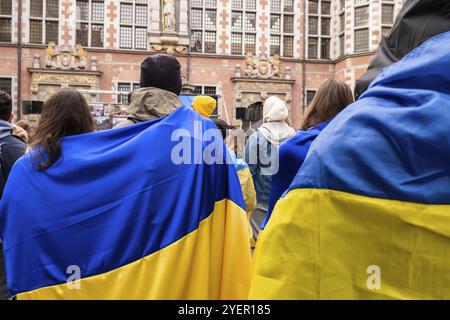 Danzig Polen März 2022 Protestmanifestation gegen den Krieg. Anti-Kriegsdemonstration ukrainische Flagge in Danzig Polen Europa. Halt und Steh mit Ukra Stockfoto