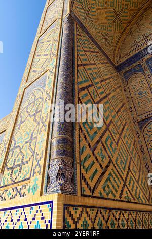 Kalyan Moschee. Der Mihrab, die Iwans und die Wände der Moschee sind alle hauptsächlich mit traditionellen Kunstwerken dekoriert. Historische Kalyan Moschee, das ist t Stockfoto