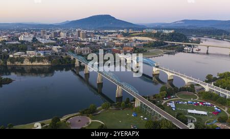 Luftaufnahme eines im Tennessee River Bend fließt um schöne Chatanooga TN Stockfoto