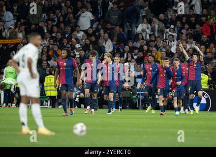 Madrid, 26.10.2024. Spieltag 11 der Liga spielte im Santiago Bernabéu Stadion zwischen Real Madrid und Barcelona. Foto: Ignacio Gil. ARCHDC. Quelle: Album / Archivo ABC / Ignacio Gil Stockfoto